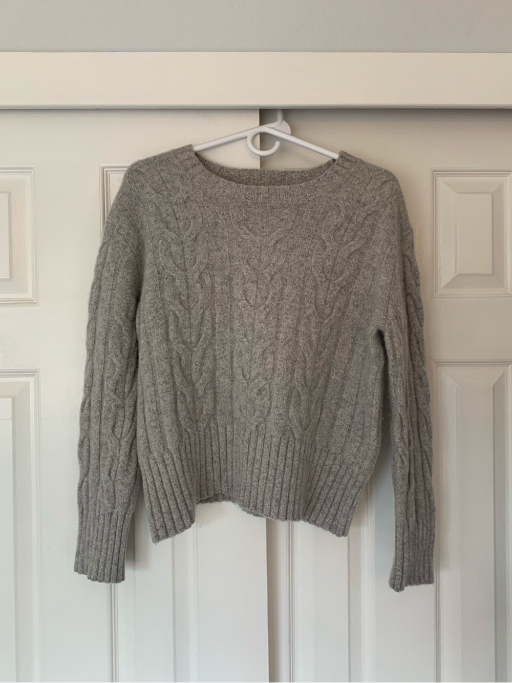 Banana Republic 100% Merino Wool Gray Cable Knit Sweater